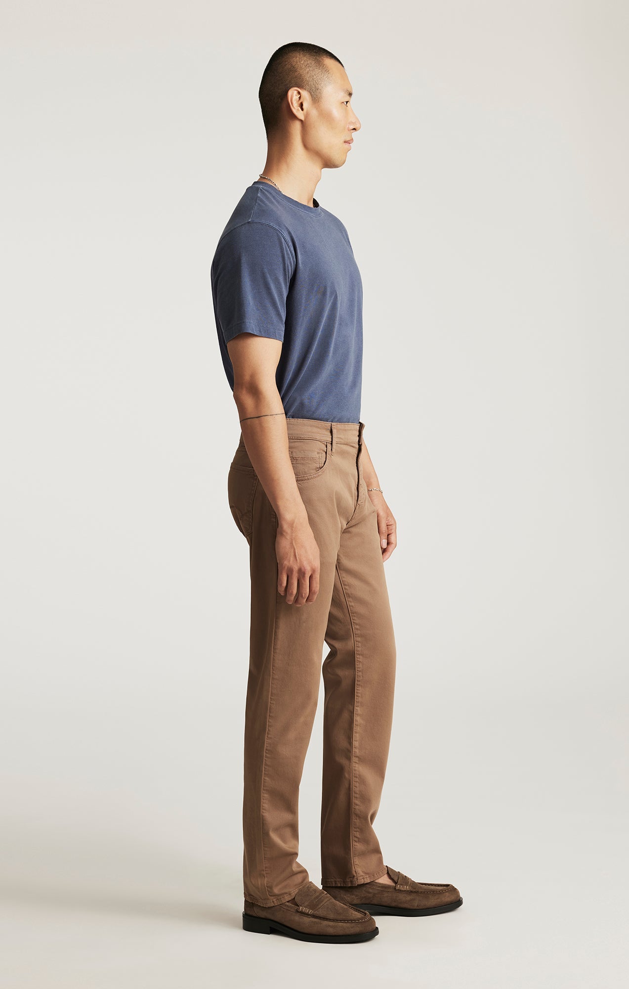 Mavi Zach Straight Leg Pants
Regular Rise | Shitake Casual Twill