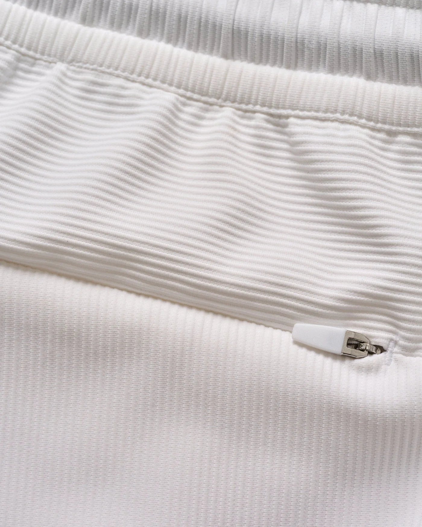 Johnnie O Hoppin White Short