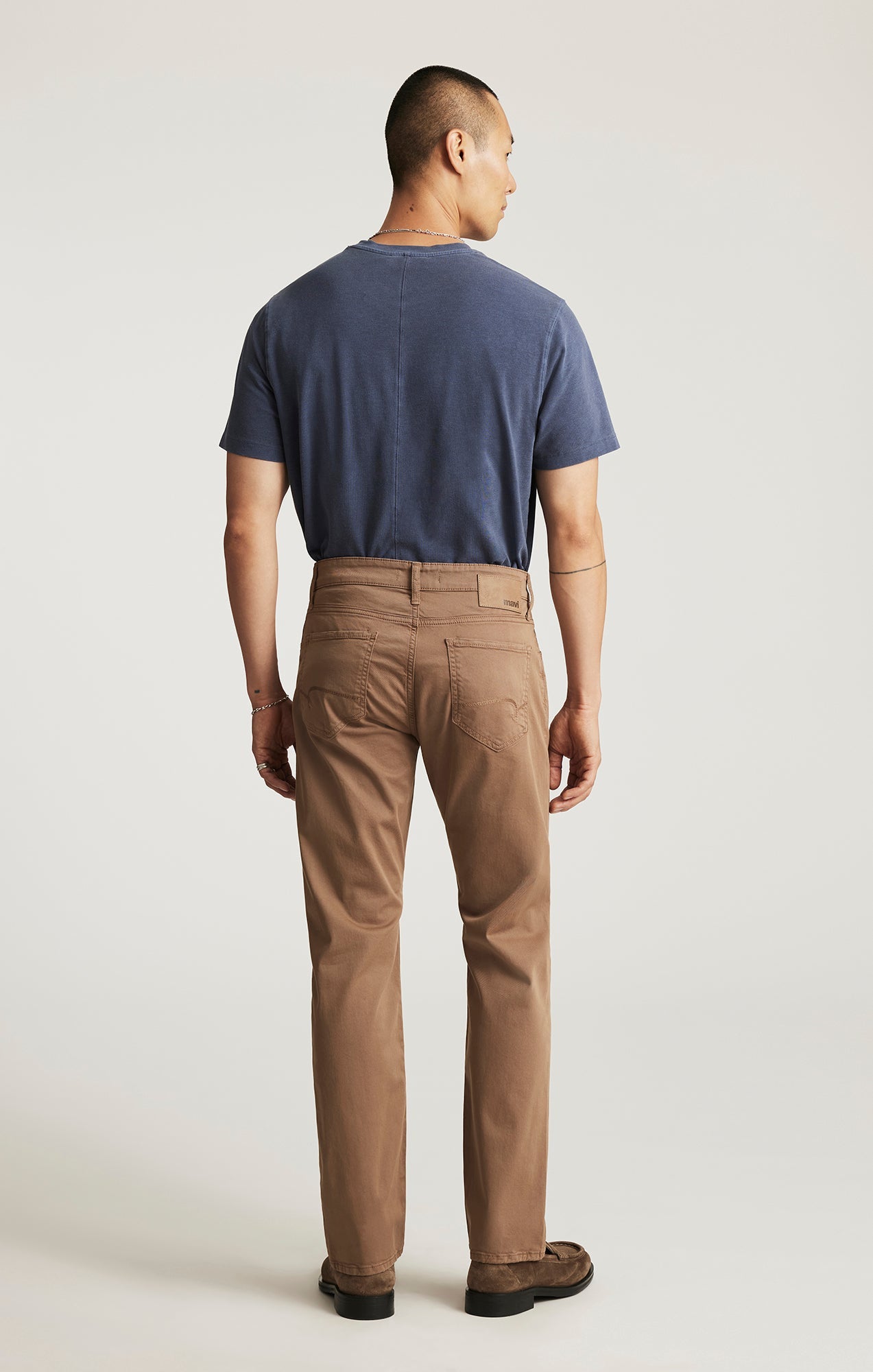 Mavi Zach Straight Leg Pants
Regular Rise | Shitake Casual Twill
