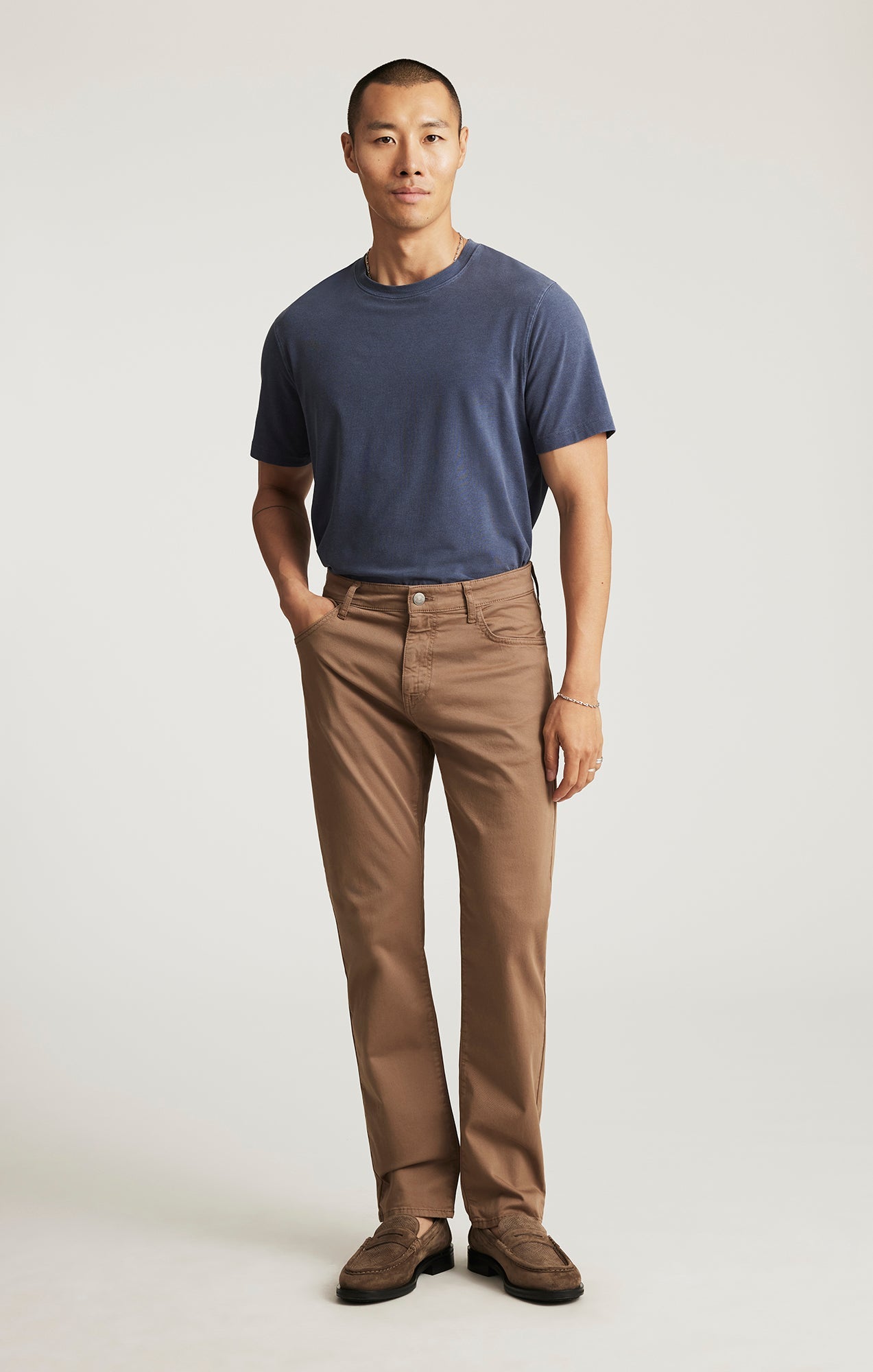 Mavi Zach Straight Leg Pants
Regular Rise | Shitake Casual Twill