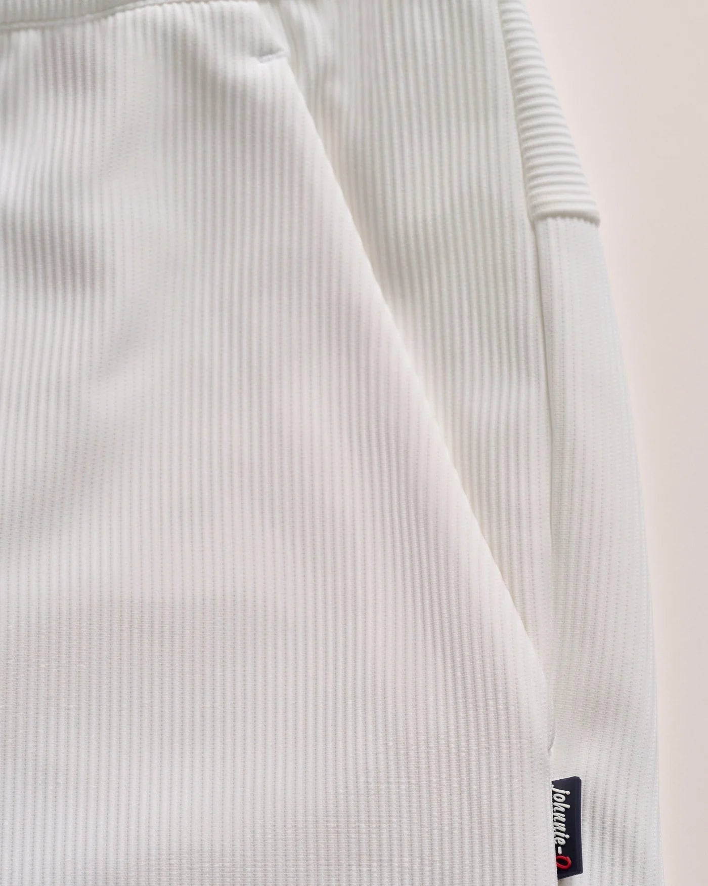Johnnie O Hoppin White Short
